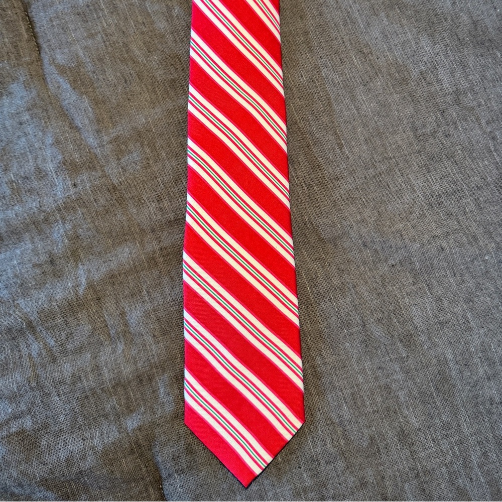 Vineyard Vines Candy Cane striped tie
